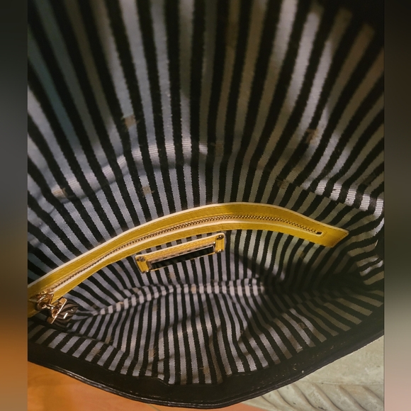 L.A.M.B. Gwen Stefani Lotus Leather Shoulder Bag Designer Handbag Celebrity #20 - Picture 4 of 17